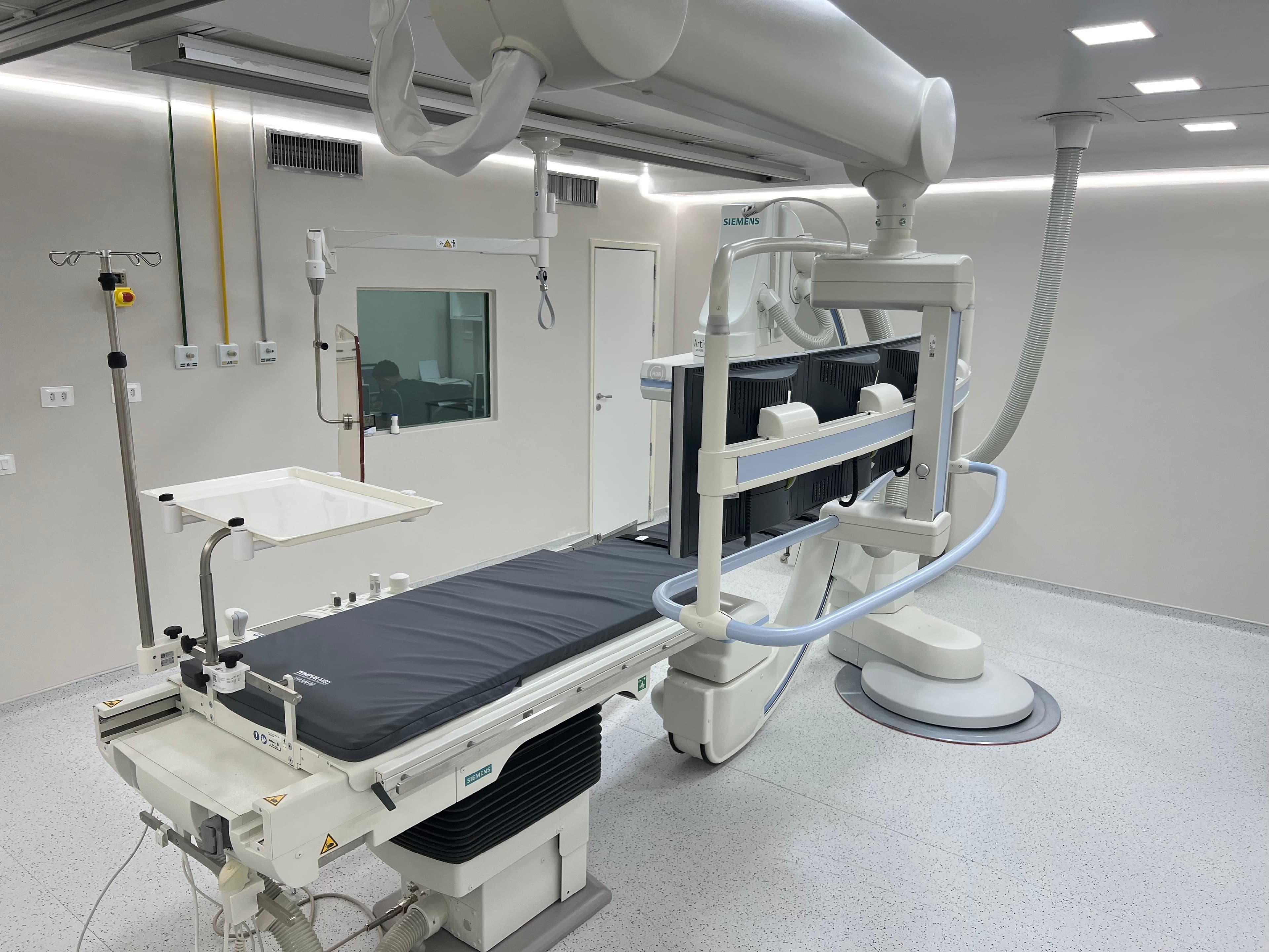 Angiógrafo de raios-X utilizado nos procedimentos de hemodinâmica